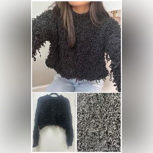Urban Outfitters | Shaggy Boucle Cropped Sweater
Size: medium